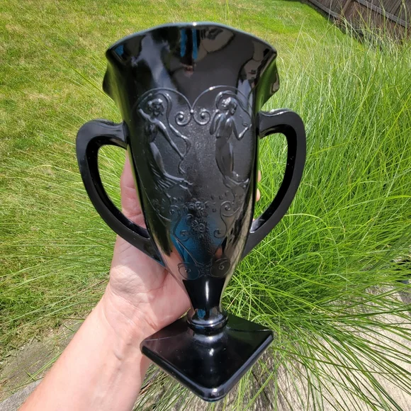 Vintage L.E. Smith Black Amethyst Glass Trophy Vase ~ Embossed Dancing Nymphs - Picture 2 of 16